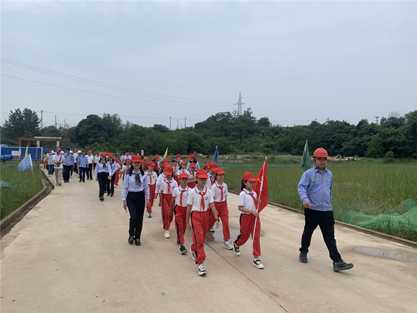 欢庆“六一”,环保“童”行——高新区实验小学学生参观宜昌市银河煤化工项目-2.jpg 欢庆“六一”,环保“童”行——高新区实验小学学生参观宜昌市银河煤化工项目-2.jpg