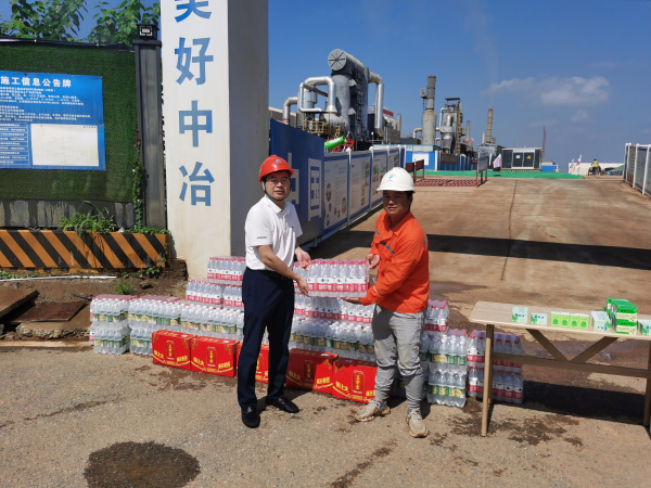 深入一线送清凉,丝丝关爱暖人心2.png 深入一线送清凉,丝丝关爱暖人心2.png