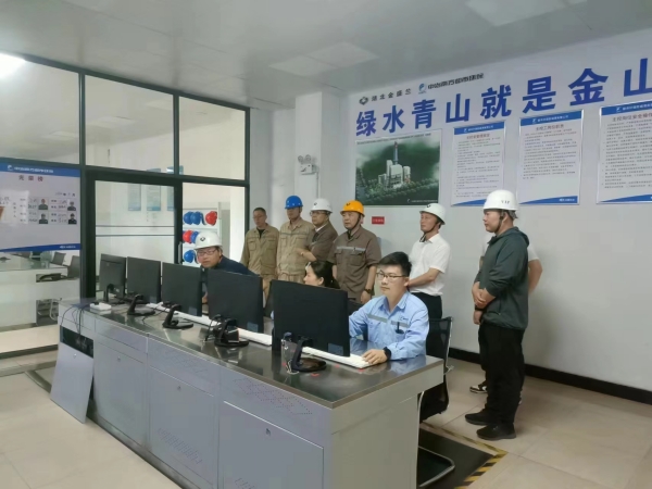 中国钢铁工业协会(中钢协)专家组刘爽莅临烧结CFB运营部现场检查工作。.jpg 中国钢铁工业协会(中钢协)专家组刘爽莅临烧结CFB运营部现场检查工作。.jpg