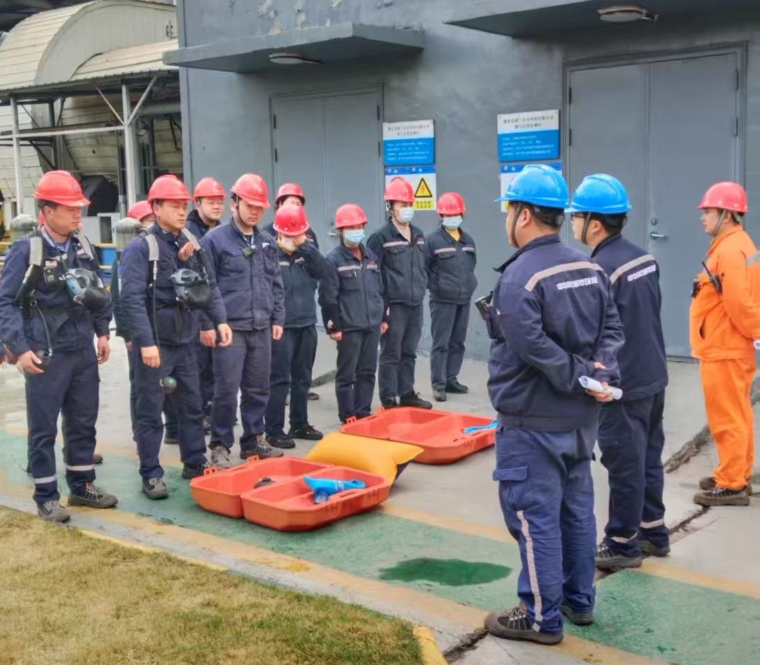 金盛兰烧结CFB脱硫脱硝运营部联合业主烧结二车间组织开展煤气中毒应急演练(三) (1)_副本.jpg 金盛兰烧结CFB脱硫脱硝运营部联合业主烧结二车间组织开展煤气中毒应急演练(三) (1)_副本.jpg